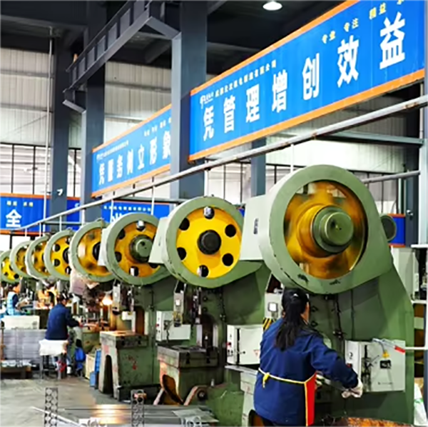 スペースを失わずに衣類ラックを設置するにはどうすればよいですか?